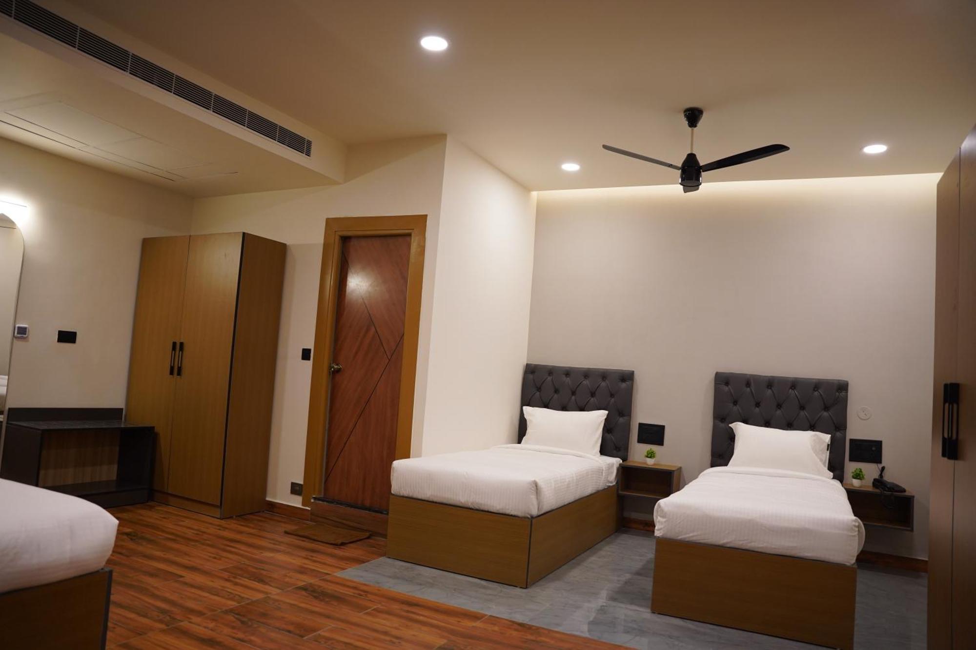 The Continental Inn & Suites Mysore Exterior photo